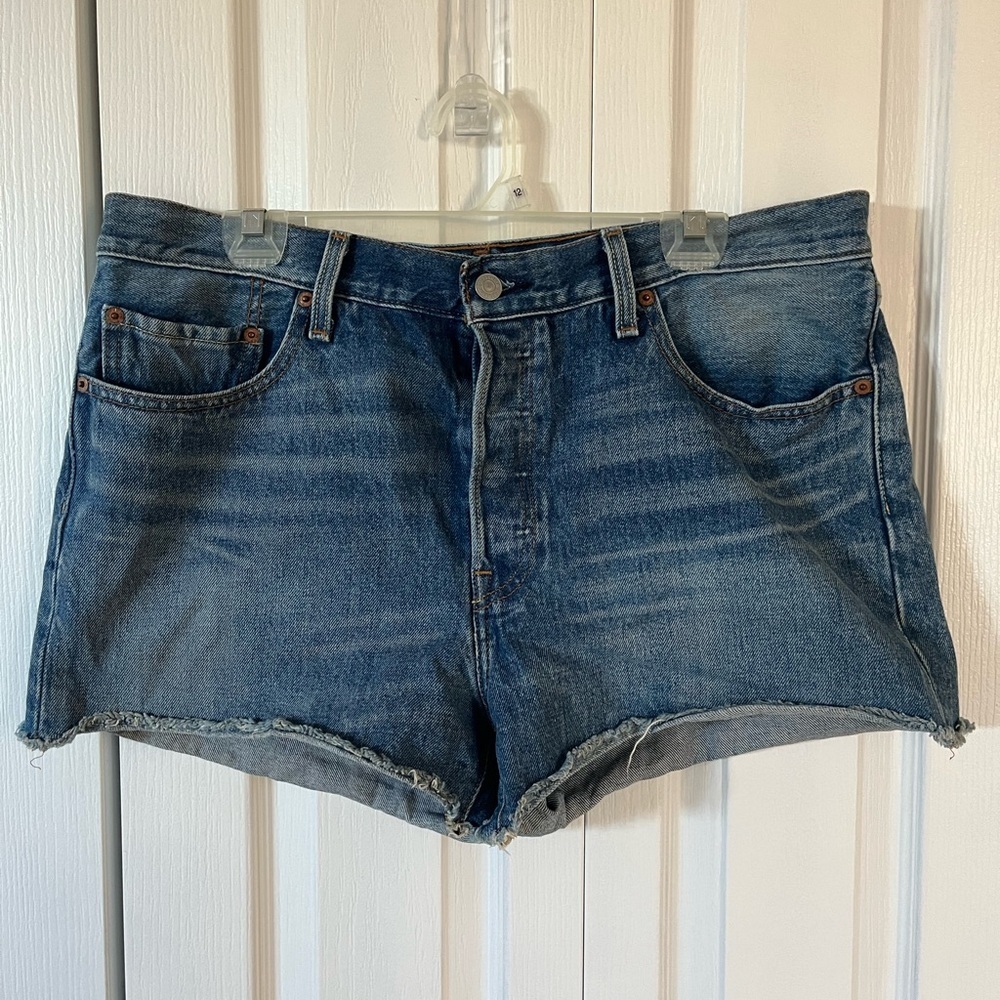 Levi’s 501 Medium Wash Denim Shorts